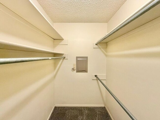 Building Photo - 1 Bed 1 Bath, Upstairs Apartment Unit at Heritage West!