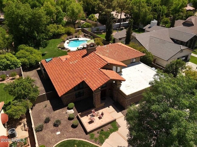 Building Photo - 8373 S Forest Ave
