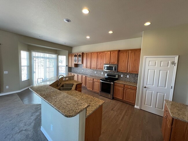 Building Photo - Pine Creek 5bd Home on Corner Lot 6 month ...