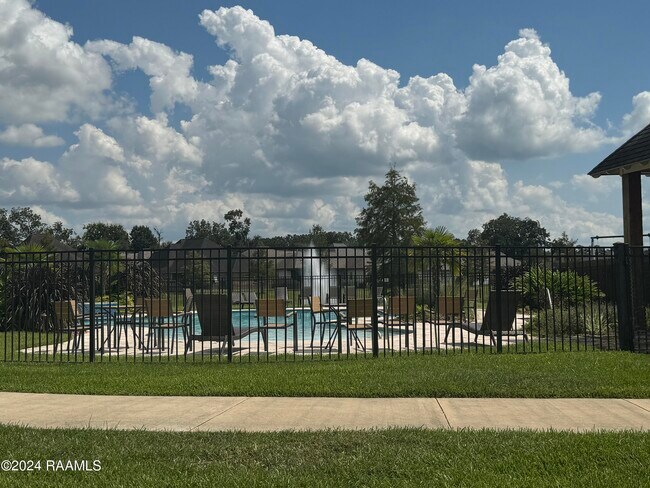 Building Photo - 216 Golden Cypress Dr