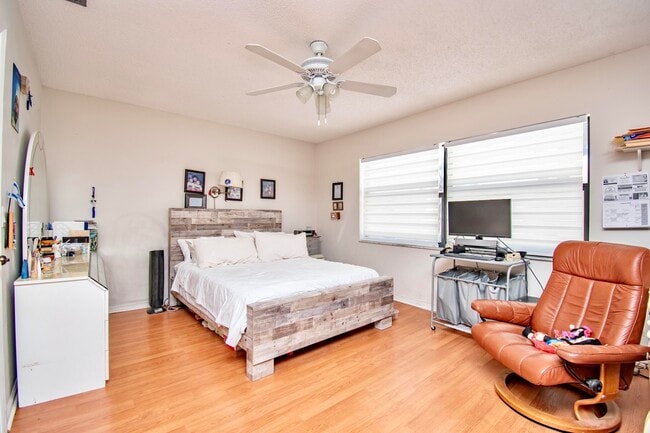 Building Photo - 6640 Thornhill Ct