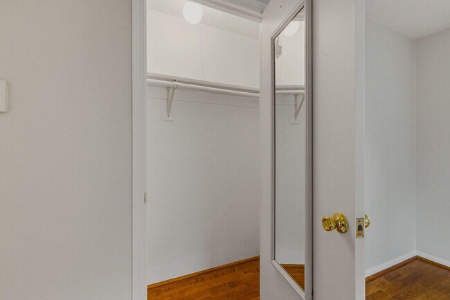 Building Photo - 559 Sagamore Ave