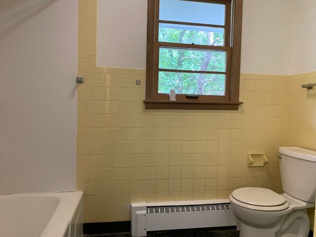 Building Photo - NOW Leasing!