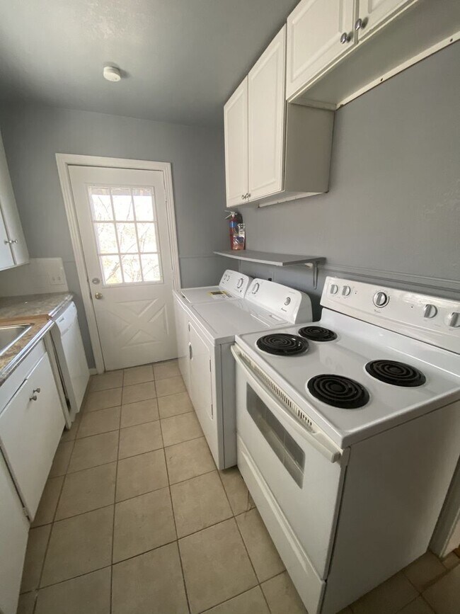 Building Photo - Alamo Heights Townhome