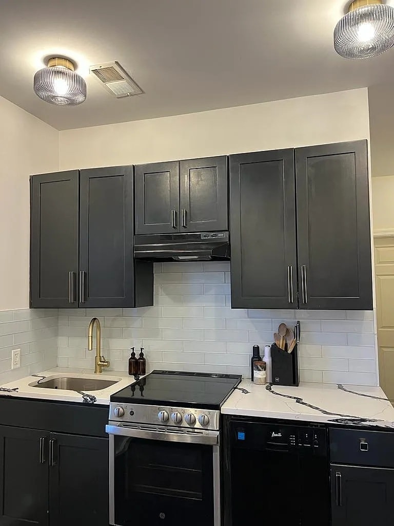 Building Photo - 2517 Saint Paul St