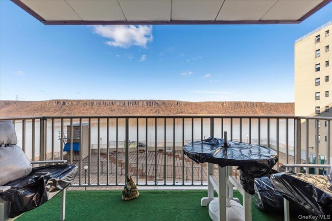 Building Photo - 1085 Warburton Ave