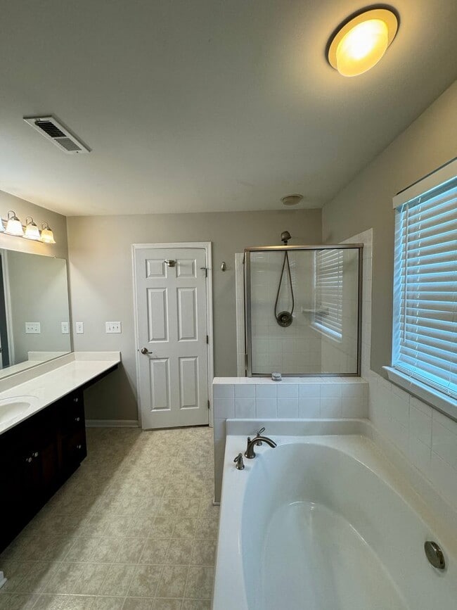 Building Photo - 3BR/2BA TOWNHOUSE IN BEREWICK - AVAILABLE ...