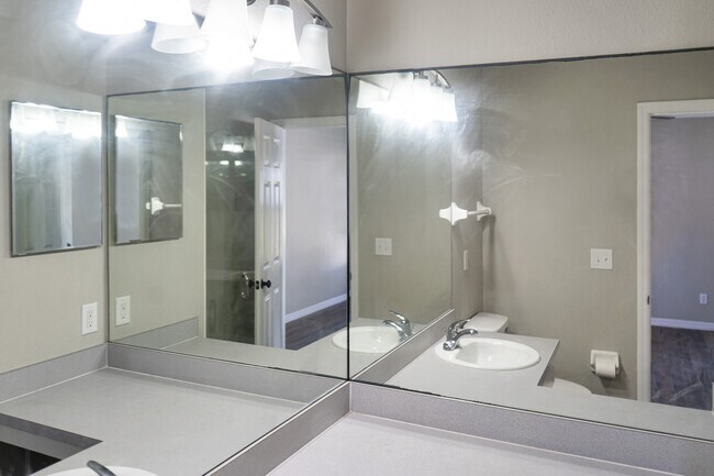 Building Photo - 1117 Peregrine St