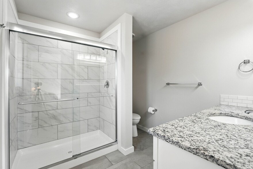 Building Photo - 4720 E Frederick Ave