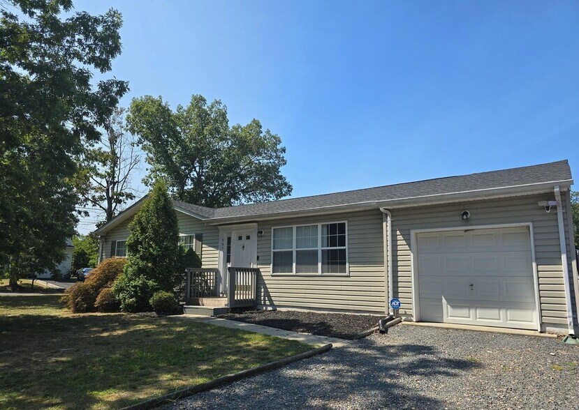 Primary Photo - 701 Rugby St