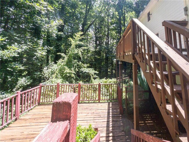 Building Photo - 965 Millbrook Ct