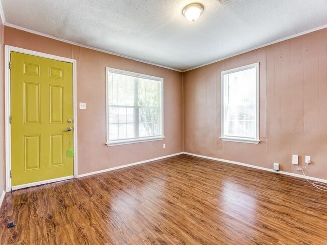 Building Photo - 1136 Garland Ave