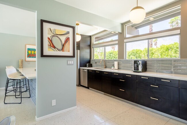 Building Photo - Luxury Mid Century Oasis in Palm Springs