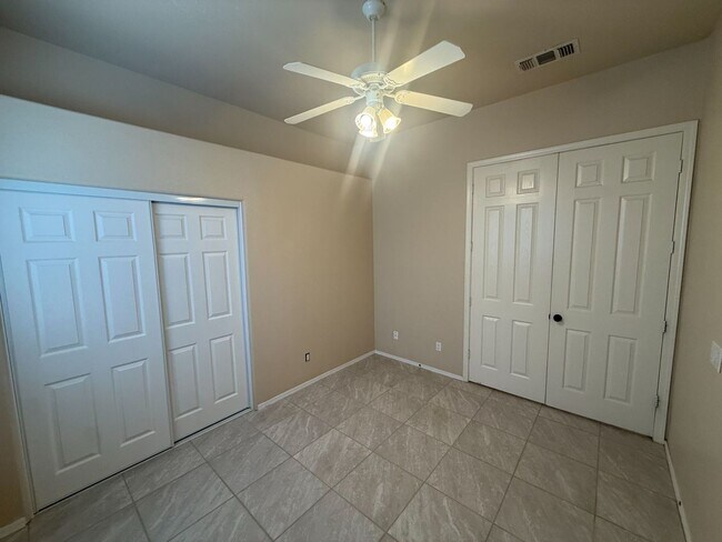 Building Photo - 3260 E Isabella Ave