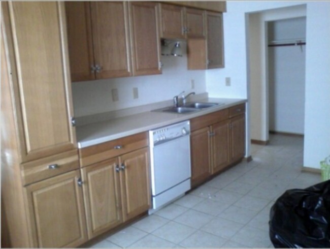 Building Photo - 1313-15