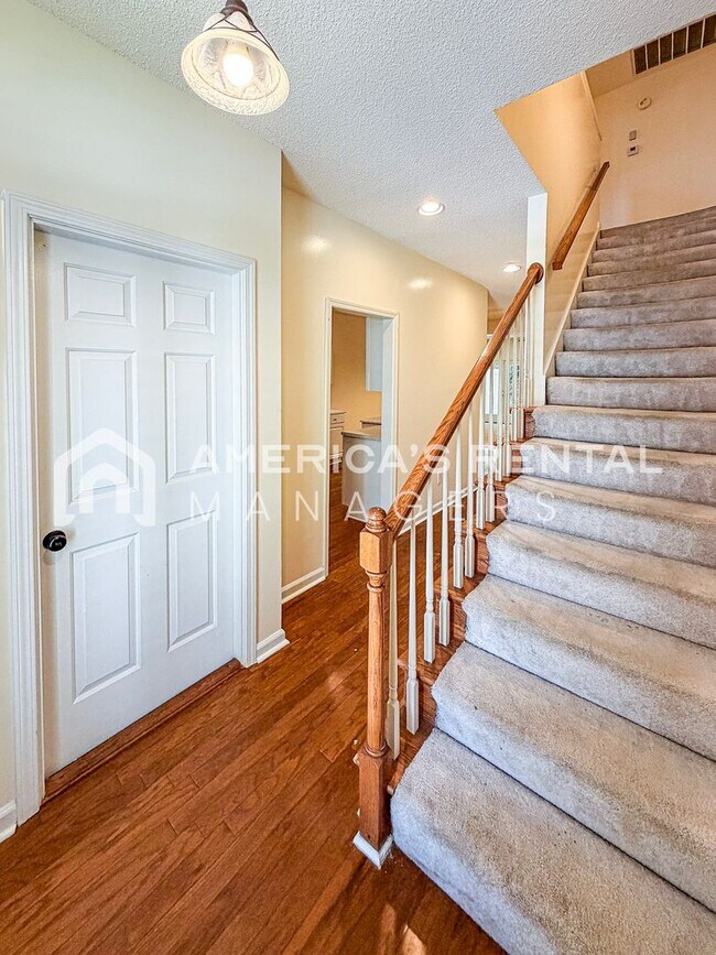 Building Photo - 1713 Savannah Park Ln