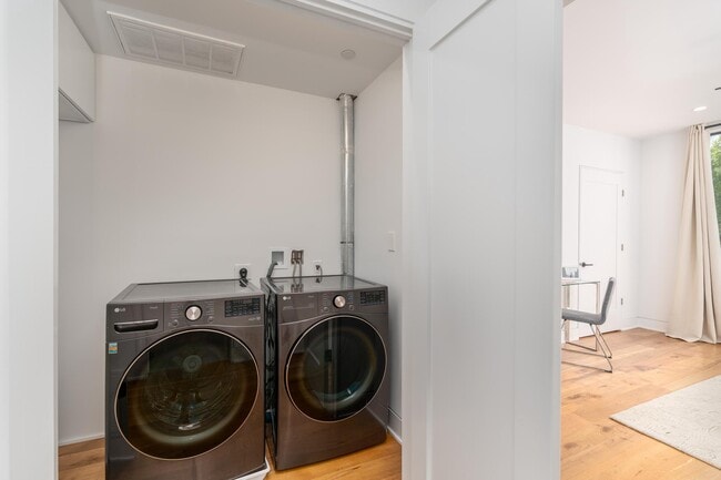 Building Photo - 103 17th St SE