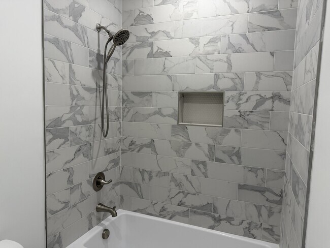 Building Photo - 105 Hart Ln