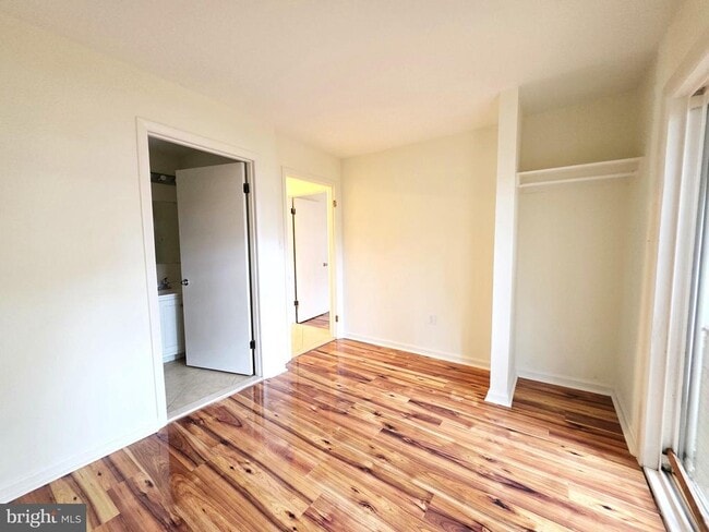 Building Photo - 13 Sailors Way