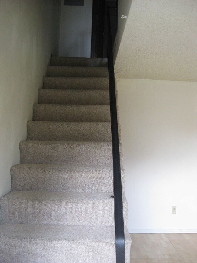 Building Photo - 2-Bedroom Townhouse in South Corvallis!