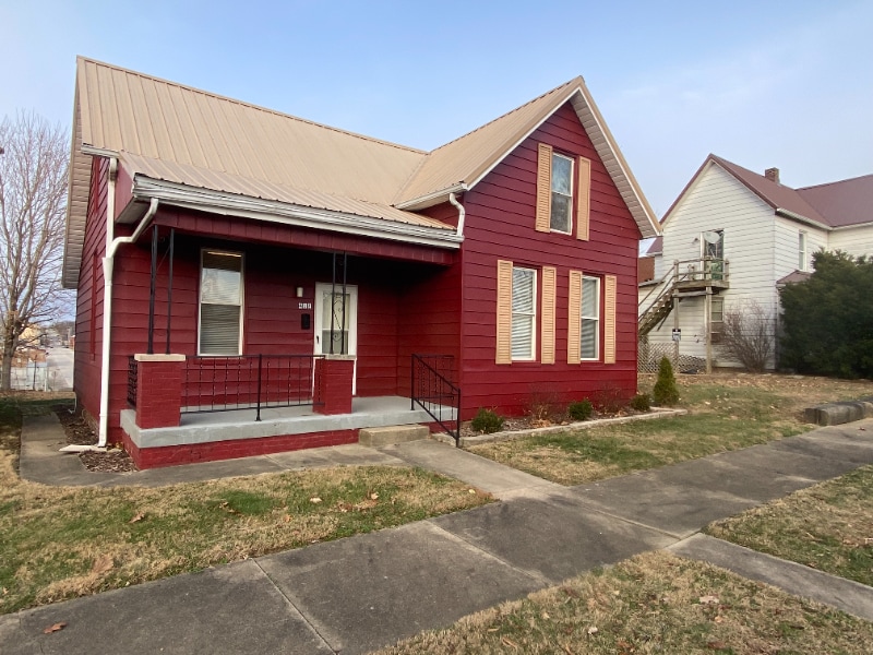 Building Photo - 412 E 7th St