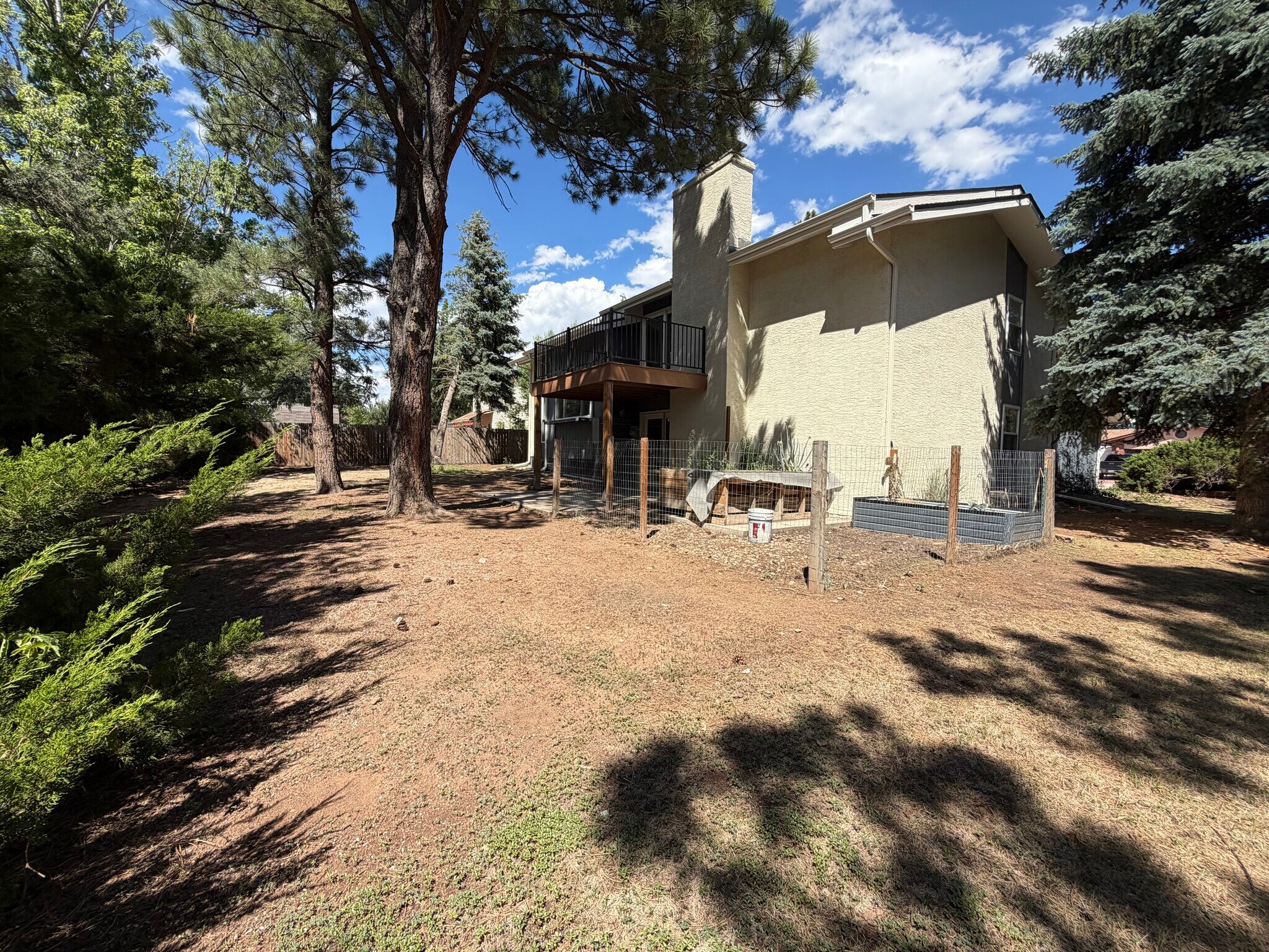 Building Photo - 1140 Cenotaph Cir