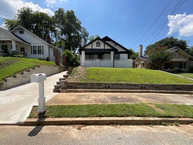 Primary Photo - **Bright & Stylish 2 Bedroom Atlanta Home ...