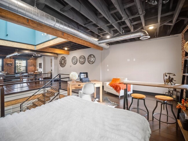 Building Photo - 401 W 1st Ave