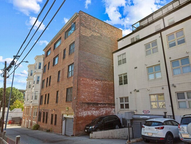 Building Photo - Charming 2BR/2BA Condo Near U Street with ...