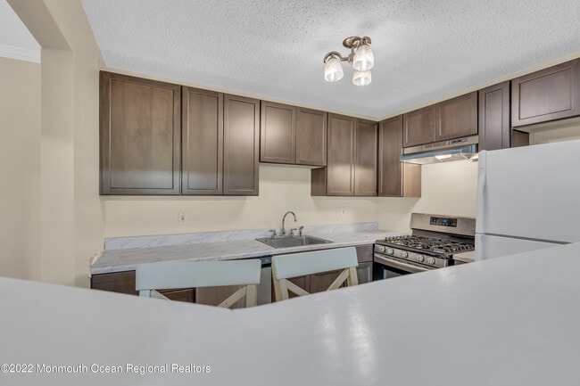 Building Photo - 134 Whispering Oaks Way