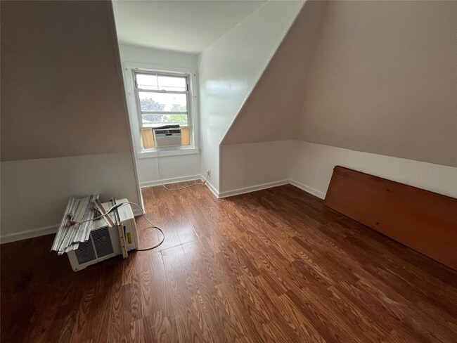 Building Photo - 276 Emerson Ave