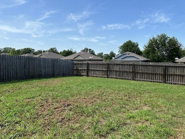 Building Photo - 1711 Dixon Ln