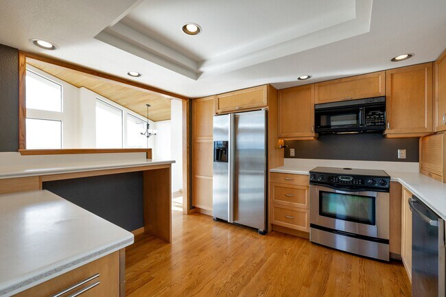 Building Photo - CLICK "REQUEST A TOUR" NOW!