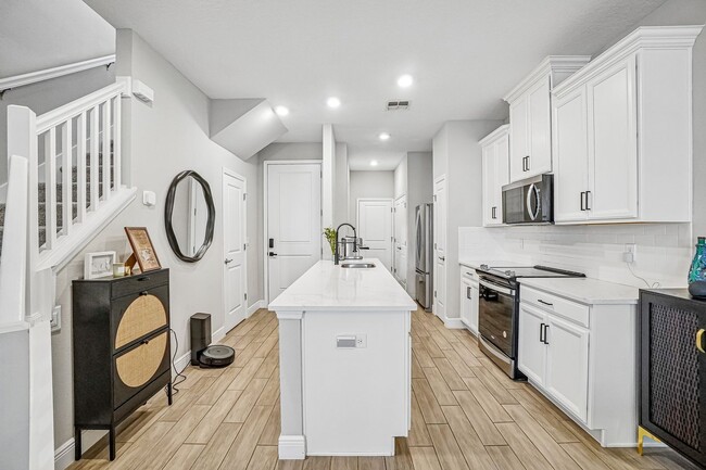 Building Photo - Heritage Oaks gated community 3/2.5/2 Townhome