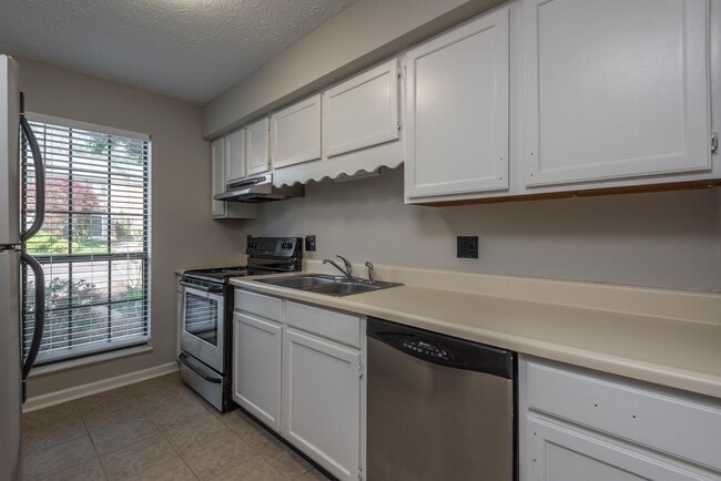 Building Photo - 114 Ladbrook Ln