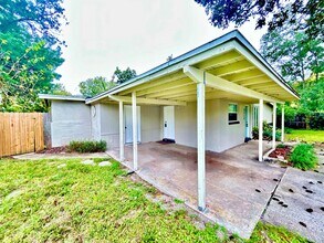 Building Photo - Beautiful 4 Bed, 2 Bath Home with Fenced i...