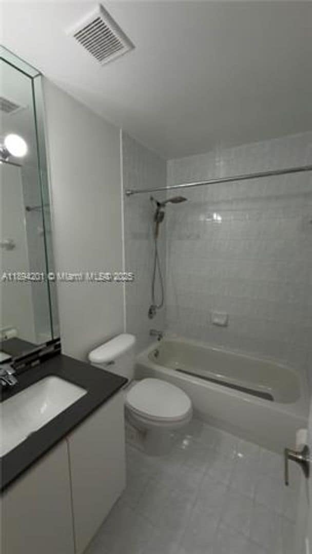 Building Photo - 1070 NW 129th Pl