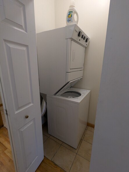 Laundry Room - 3212 W Warren Blvd