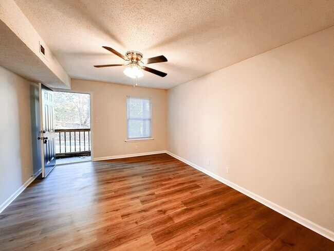 Building Photo - 470 Martha Ln