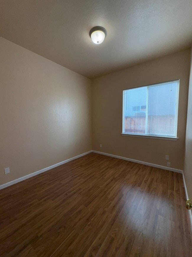 Building Photo - A Great House to Call Home!