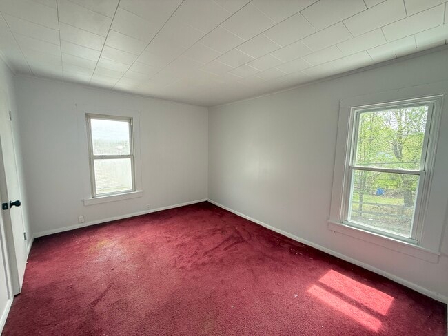 Building Photo - 358 Russell St