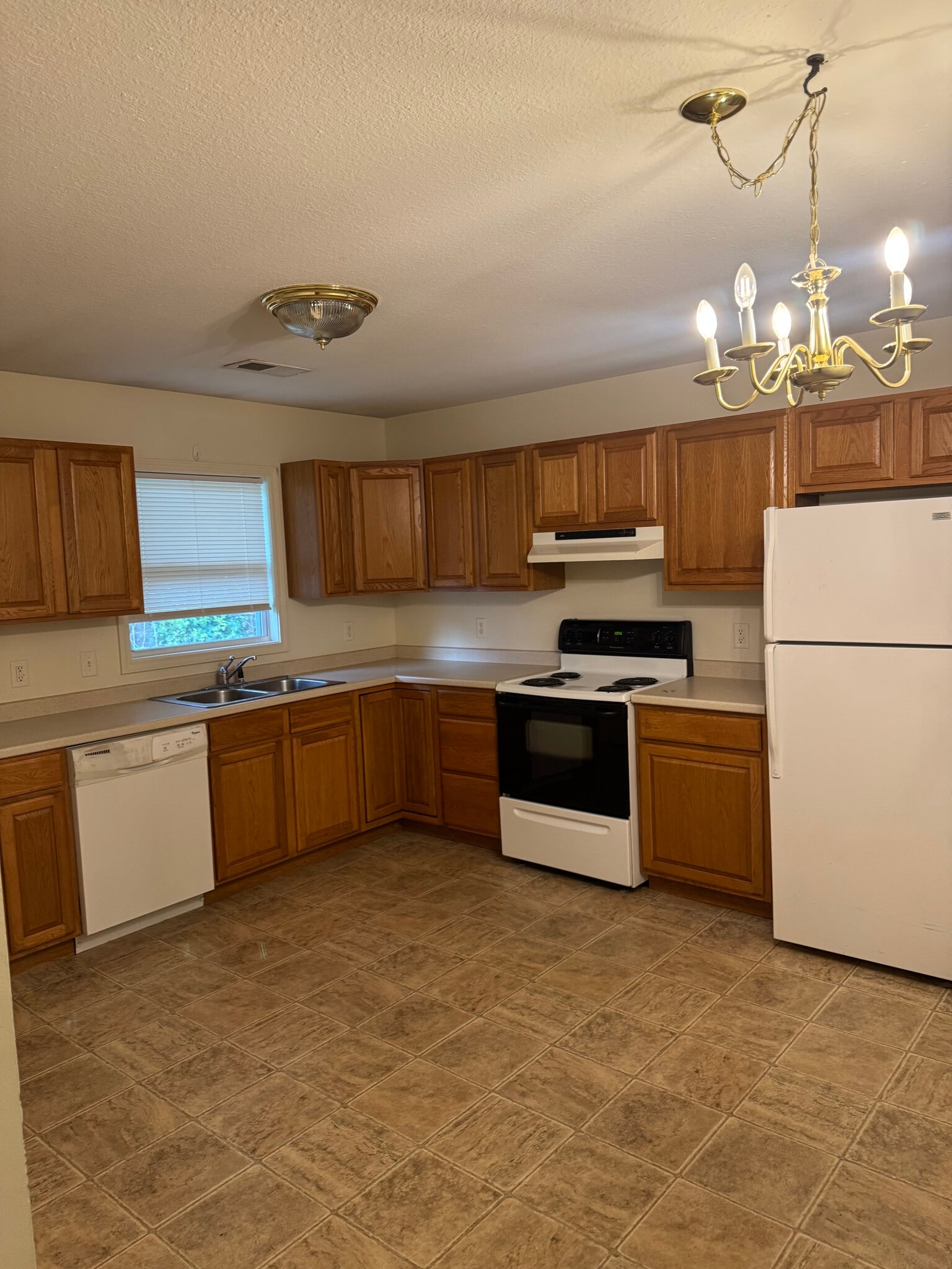 Building Photo - 85 Candler Heights Rd