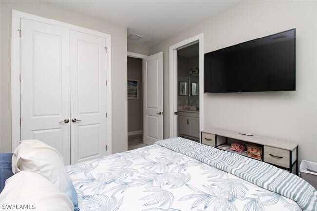 Building Photo - 15565 Vittorio St