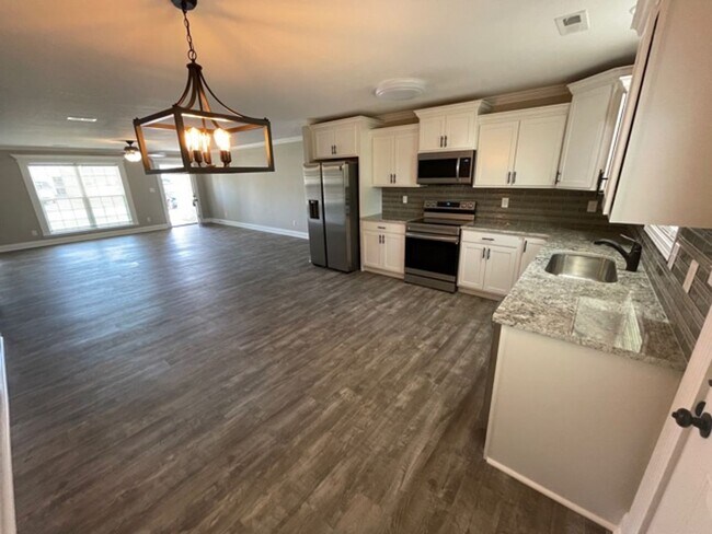 Building Photo - Maryville 37803 - 3 bedroom, 2 bath rancher - Call Ed Johnson (865) 924-5045