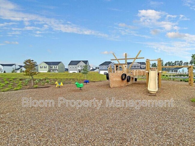 Building Photo - 247 Lucca Dr