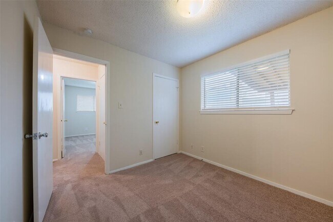 Building Photo - 2605 Brickford Cove