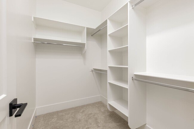 Building Photo - Beautiful 5 bed 4 bath home in Desert Cany...