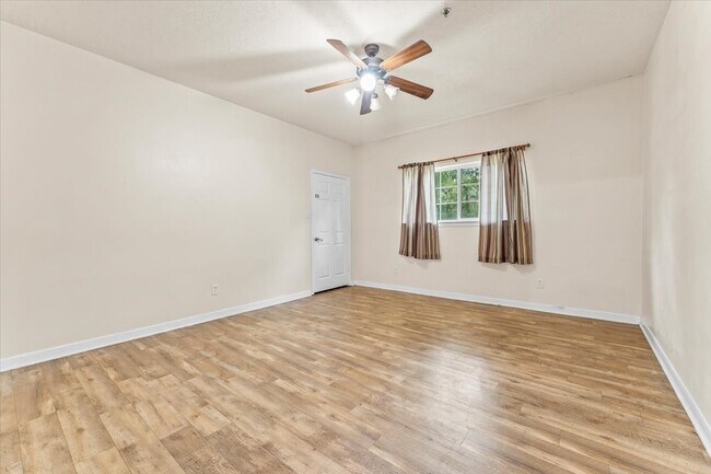 Building Photo - 10 Lowery Ln