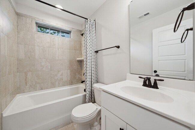 Building Photo - Gorgeous 4 Bedroom Home in the Heart Of Durham! **APPLICATIONS PENDING**