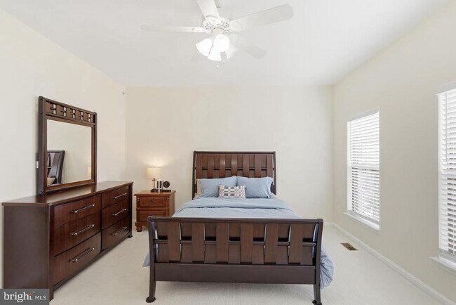 Building Photo - 7931 Crescent Park Dr
